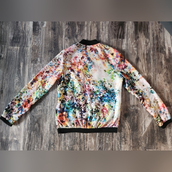 Light Jacket - Picture 2 of 2